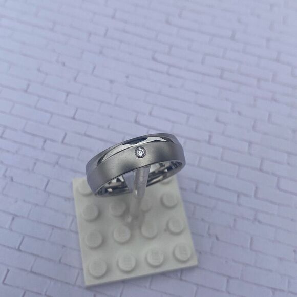 Men's Minimalist Single Gem Stainless Steel Ring size 10 - Picture 2 of 5
